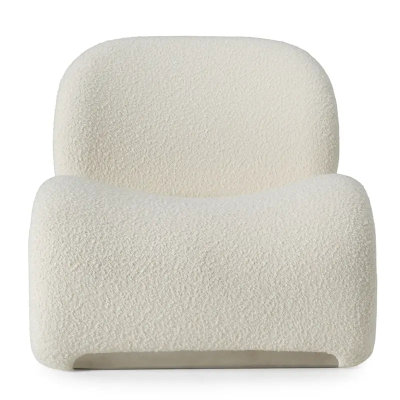 Fauteuil d'appoint blanc moderne avec dossier incurvé et base chromée, simple