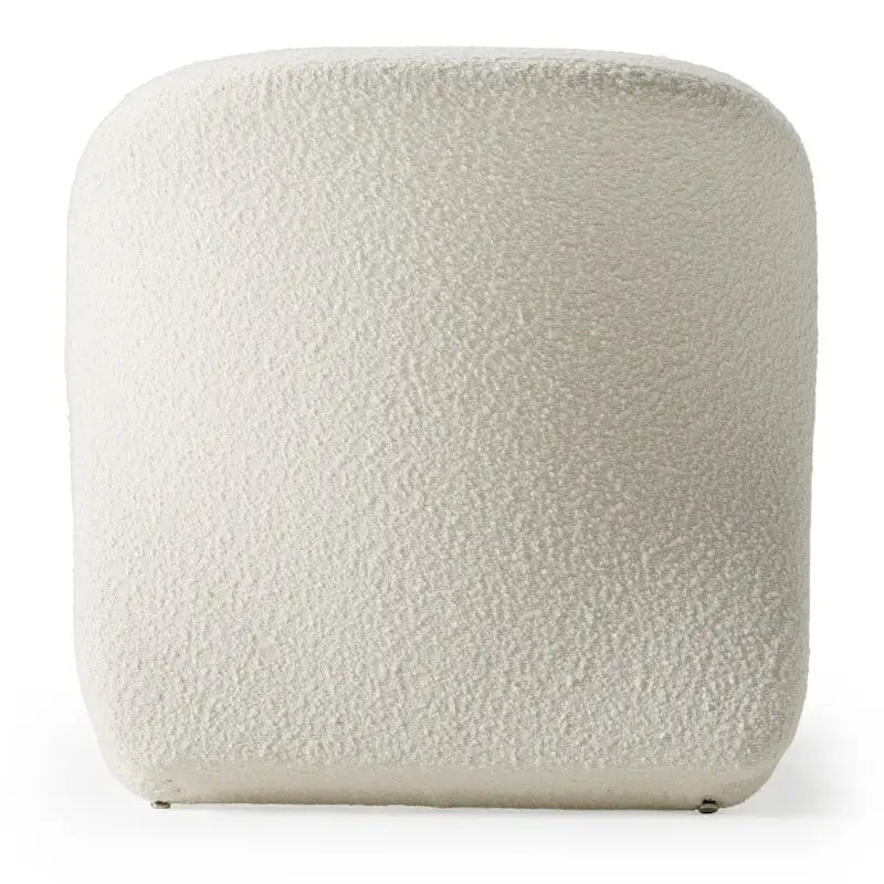 Fauteuil d'appoint blanc moderne avec dossier incurvé et base chromée, simple