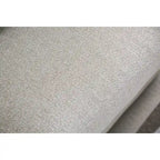 Canapé de transition gris clair avec accoudoirs rembourrés et coussins décoratifs, 3 places