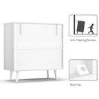 Commode mi-siècle moderne à 3 tiroirs, blanche avec façades en rotin et poignées dorées, pieds en pin, simple